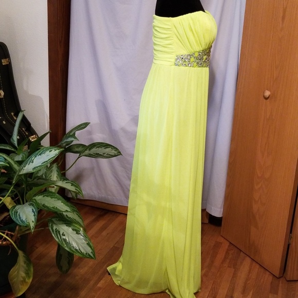 Dress - Picture 3 of 6